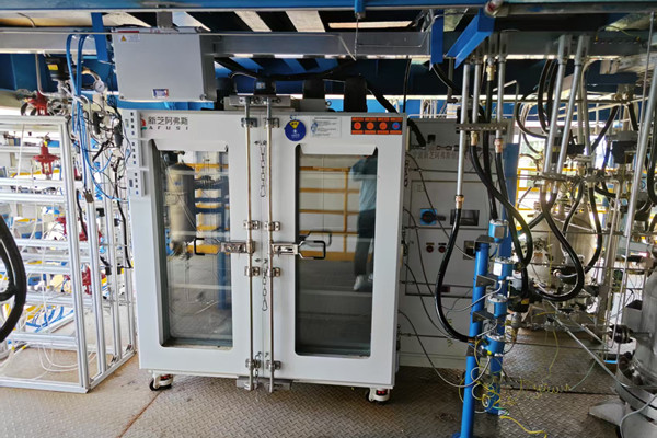 yl6809永利防爆制冷控温系统与高低温试验箱设备实拍图3